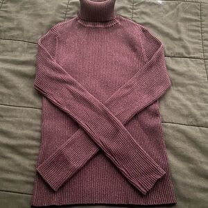 Ribbed Sparkly Turtleneck Sweater in Burgundy